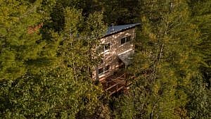 A filmmaker built this wood cabin from scratch on a cliff in Quebec